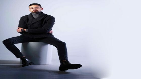 مؤمن أبو المحاسن يطالب الشباب بالتوجه للعمل في مجال البرمجيات والذكاء الإصطناعي والعمل الحر.