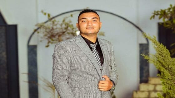 شباب نجاحين ف مجال السياحه