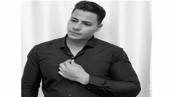 من هو الفنان احمد حسام الدين