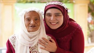 سمر نديم تسير علي نهج “حياة كريمة”.. فتاة مصرية تطلق المبادرة “بلا مأوي”