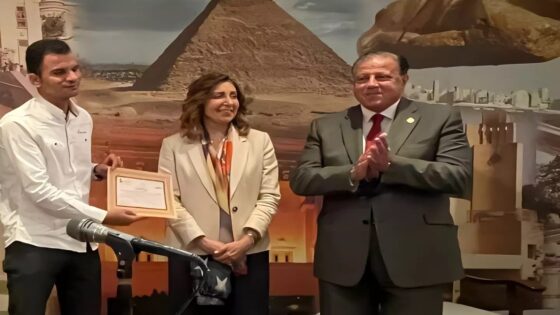 الشاعر علي الجمال يفوز بمسابقة الدكتور شاكر عبد الحميد وتكرمه وزيرة الثقافة