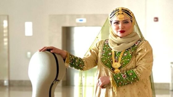 الفنانة العمانية مريم المنجية أول عازفة تشيلو في الخليج العربي التي أكملت 29 عاما في مجال الفن الموسيقي