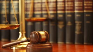 مهنة المحاماة: حماية العدالة وتحقيق الحقوق