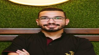 د. أيمن الشناوي يُحذّر: حرارة الصيف والمشروبات الباردة تهدد صحة الأسنان.. نصائح وقائية عاجلة!