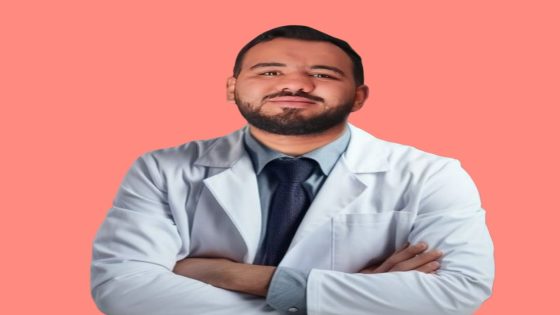 رفيع رفعت عبد الحكيم.. شاب من أسيوط يحمل رسالة العلم ويصنع الفارق داخل الفصول الدراسية