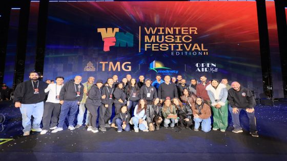 أحمد سعد يختتم «شتاء مدينتي» بحفل كامل العدد ويصعد بأولاده الصغار على المسرح