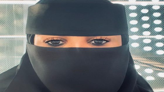 ملامح من تجربة نوال منصور اليحيى في صناعة المحتوى المؤثر