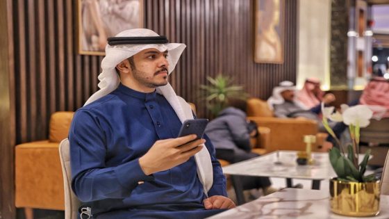 إبراهيم عبدالله علي الدبيان.. رحلة مهنية تجمع بين اللغة العربية والإبداع الصوتي وصناعة المحتوى