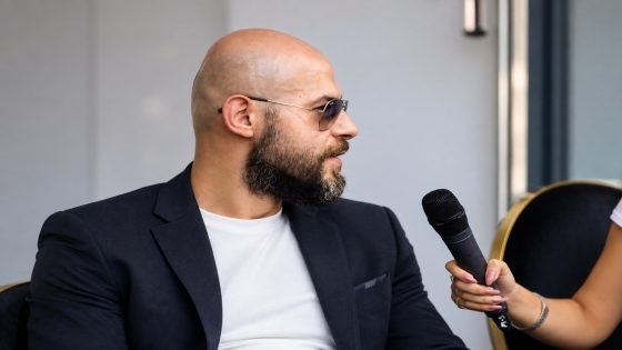 أمجد عثمان يروي قصة Avez: من طفل في Gaming Lounge إلى بطل EMEA في VALORANT