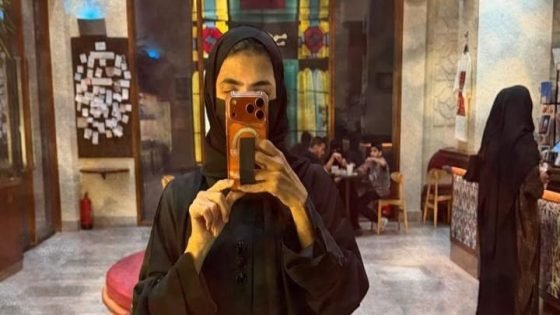 عزيزة هزاع محمد الشمراني “عزوزة”.. شغف التصوير تحول إلى قصة نجاح
